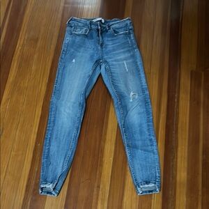 Zara women’s Blue Distressed Jeans
